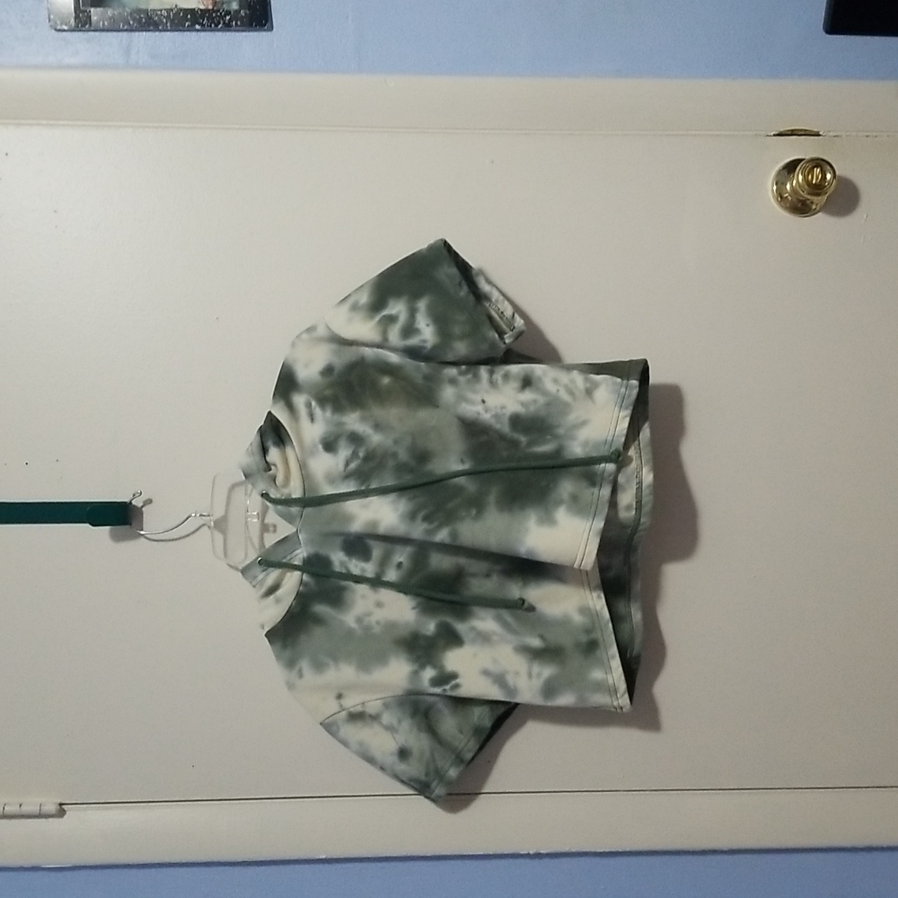 Hot & Delicious L Green Tie Dye Hoodie Short Sleeve Crop Top